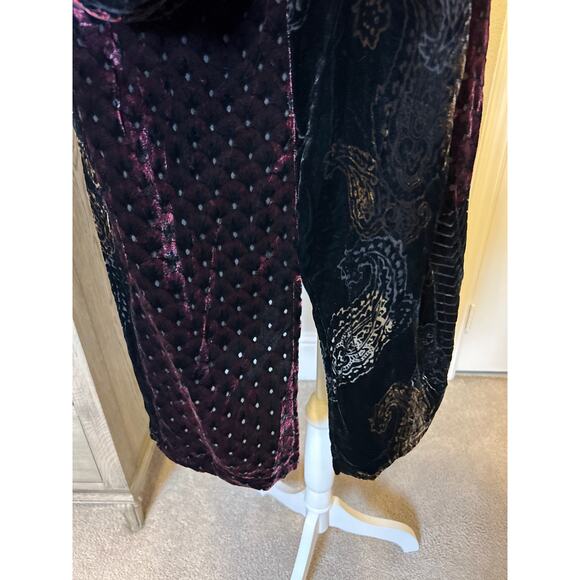 KOOS of Course! | Floral Velvet Silk Blend Tunic Top | 1X - Picture 11 of 14